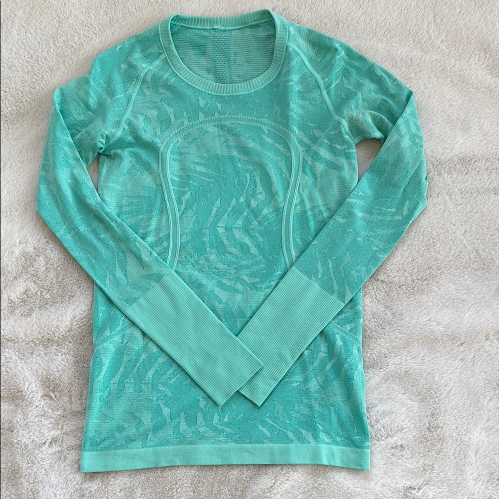 Lululemon Mint Green Long Sleeve Top. Size 8. Like new condition